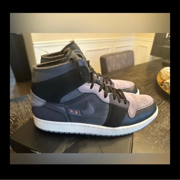 Air Jordan 1 -Mid Top with original box - Picture 1 of 3